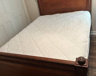 ANTIQUE DOUBLE SIZE BED