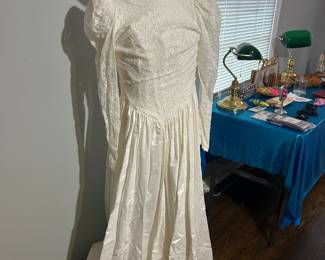 VINTAGE WEDDING GOWN