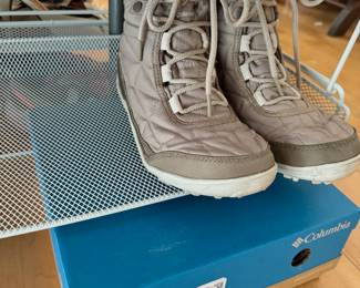 Women's Columbia Boots, size 8