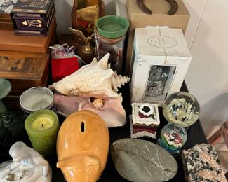 Knick knacks and decor items