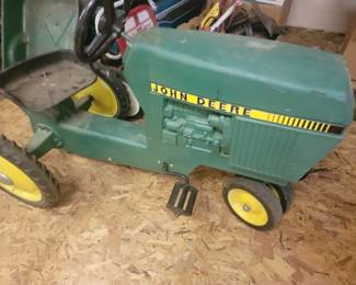 Children's John Deere Pedal Tractor 