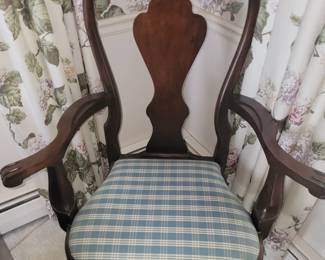 Vintage Queen Anne Style Chair 