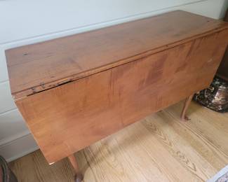 Late 18th Early 19th Century Drop Leaf Table