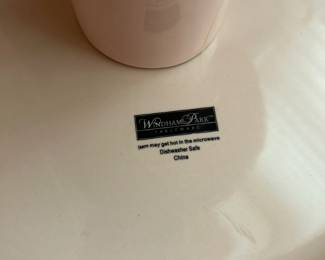 Bottom of cake platter