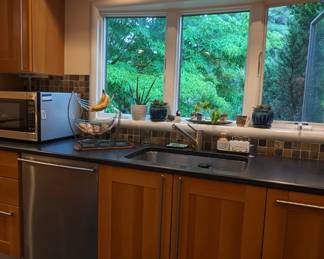 Heavy duty microwave