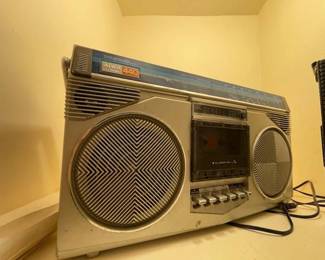 Boombox aiwa 440 lightweight easy to carry on your shoulder and look cool.