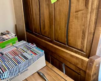 Queen bed with 4 pull out storage compartments