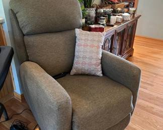 New Electric lift chair 