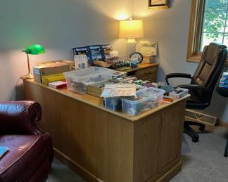 Big oak desk & office chair 