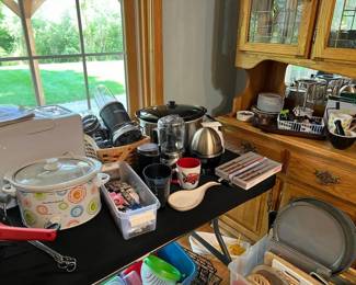 Several nice crockpots 