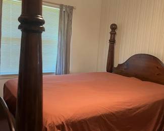 4 poster queen bed with mattresses and boxsprings