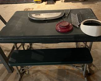 Folding picnic table