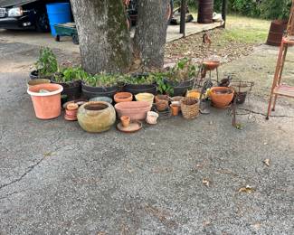 Lots of planting pots