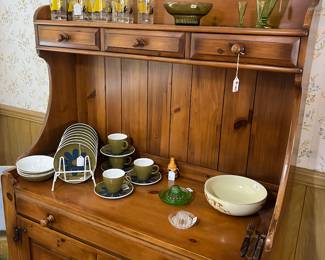 Small hutch with 50’ and 60’ decor