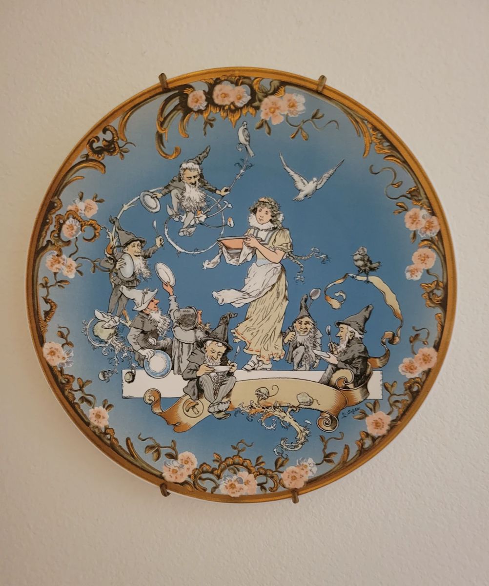 Snow White & the 7 Dwarfs collector plate