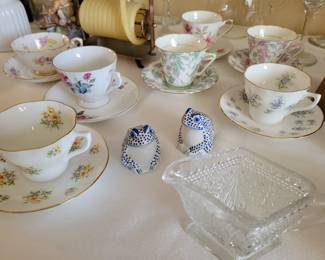 Tea cup & saucer collection