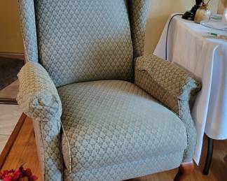 Wing back recliner