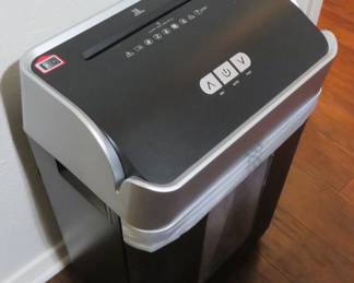 Micro cut paper shredder