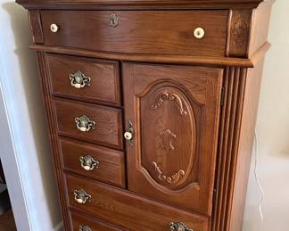 CHEST OF DRAWERS