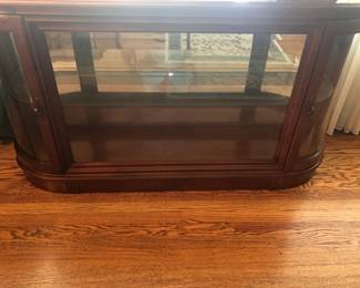 SHORT GLASS CABINET