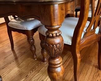 DETAIL OF DINING ROOM TABLE
