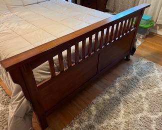 QUEEN SIZE BED AND MATTRESS SET