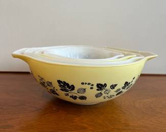 Pyrex Bowls
