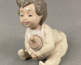 Lladro NAO Baby With Bottle Figurine

