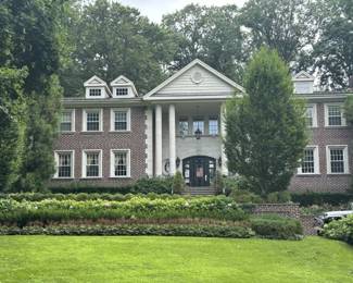 Manhasset Moving Sale: Furniture, Rugs & Luxury Decor
