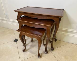 Queen Anne Style Nest Of Tables, Burled Walnut And Pad Feet
