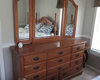 Dresser & mirror matches the Queen bed