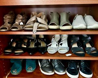 Women's shoes. Size 9.5