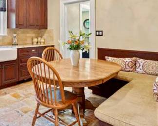 Oak Pedestal Table with 6 Windsor Chairs.  (4 side chairs, 2 armchairs available)