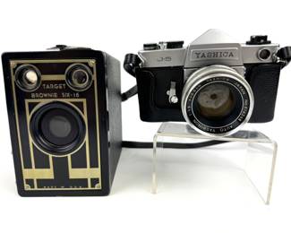 #204 • Kodak Brownie Six-16 & Yashica Vintage Cameras
WWW.LUX.BID