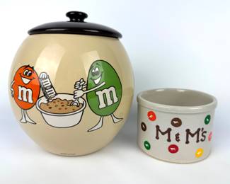 #160 • M&M Candies Cookie Jar 1982 and Robinson Ransbottom #21 Low Jar
WWW.LUX.BID