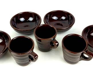 #28 • Mar-Crest Daisy Dot Dark Brown Pottery- 4 Bowls & 3 Mugs
WWW.LUX.BID