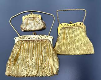 #225 • Whiting & Davis Golden Metal Mesh Ornate Metal Framed Purses - 3 Pieces
WWW.LUX.BID