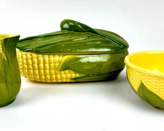 #5 • Vintage Shawnee Corn King Casserole, Creamer & Bowl
WWW.LUX.BID