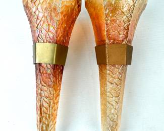 #106 • 2 Antique Car Bud Vases in Marigold Carnival Glass
WWW.LUX.BID