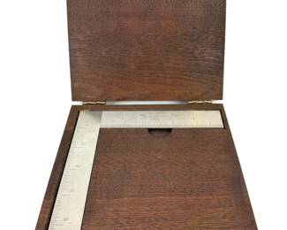 #132 • Brown & Sharpe #547 Machinists Square in Box
WWW.LUX.BID