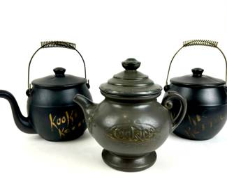#40 • Three McCoy Teapot Cookie Jars
WWW.LUX.BID