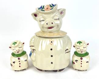 #189 • Shawnee Pottery Winnie Clover Cookie Jar And Salt And Pepper Shakers WWW.LUX.BID