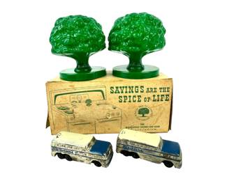 #334 • Unique Salt & Pepper Shakers - Greyhound Busses & Savings Trees
WWW.LUX.BID