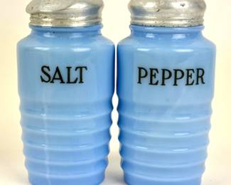 #77 • Pair of Delphite 1930's Beehive Salt & Pepper Shakers
WWW.LUX.BID