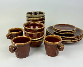 #173 • 20 Piece Hull Brown Drip Dinnerware
WWW.LUX.BID
