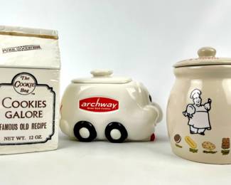 #122 • 3 Cookie Company Cookie Jars
WWW.LUX.BID