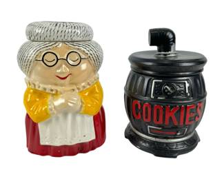 #305 • Pot Belly Stove And McCoy Grandma Cookie Jars
WWW.LUX.BID