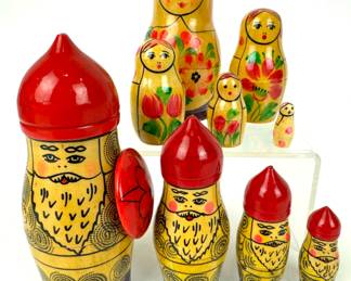 #345 • Two Russian Matryoshka Nesting Dolls
WWW.LUX.BID