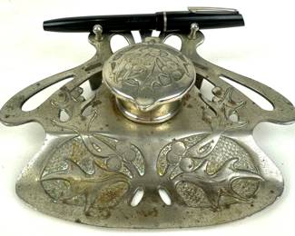 #252 • 1920's Art Nouveau Ink Well w/ Pen Holder- Pressed Steel
WWW.LUX.BID