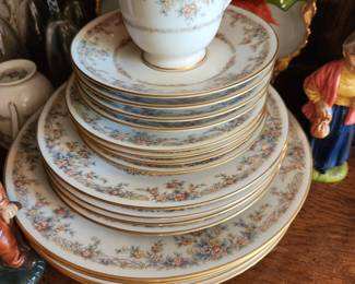 Noritake 'Ivory China' set